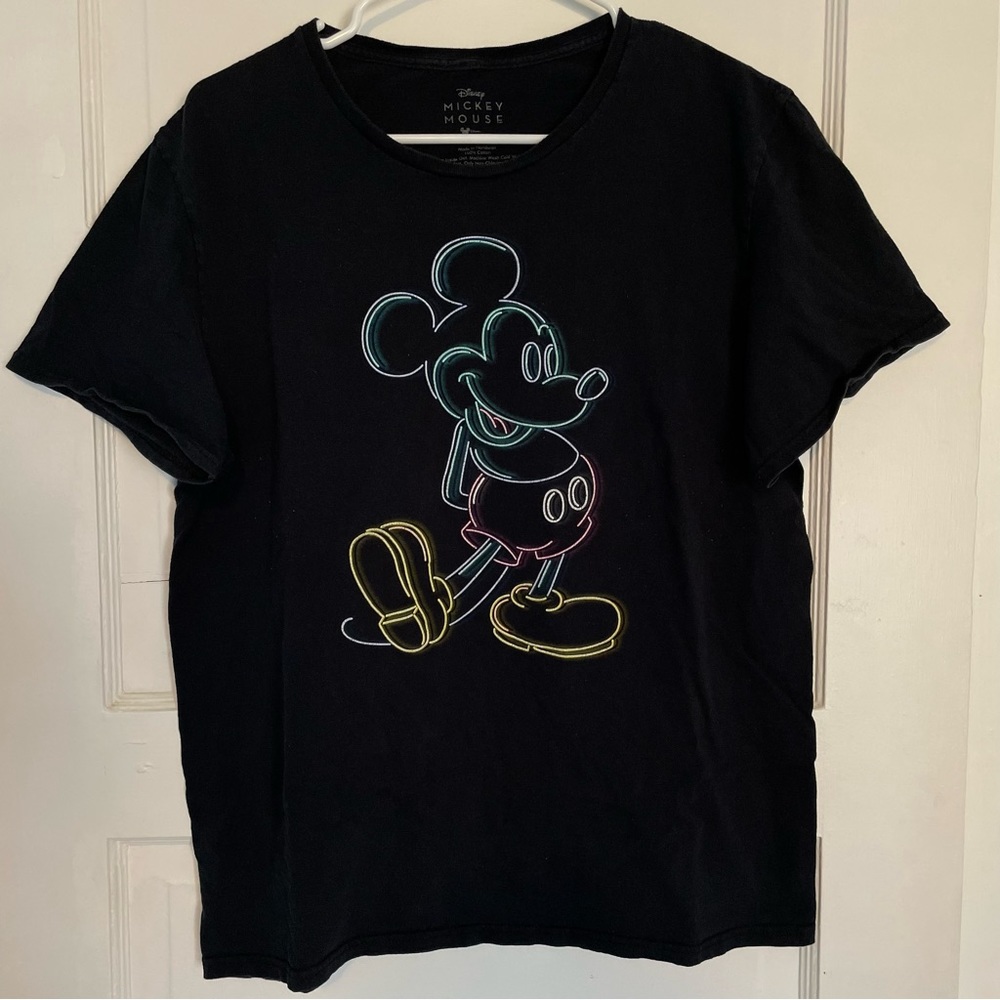 Women’s Disney Mickey Mouse graphic t-shirt size large